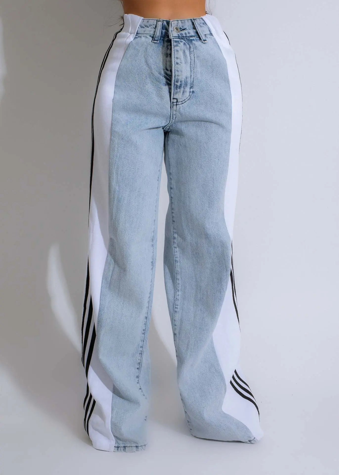 Pantalon large taille haute en denim patchwork à trois bandes pour femme, streetwear tendance 2026, confortable et stylé pour un look urbain