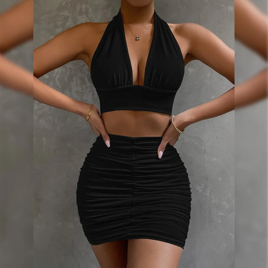 Ensemble 2 pièces femme avec top halter à lacets et jupe plissée hip-covering, look chic et élégant, tenue fashion pour soirées et événements