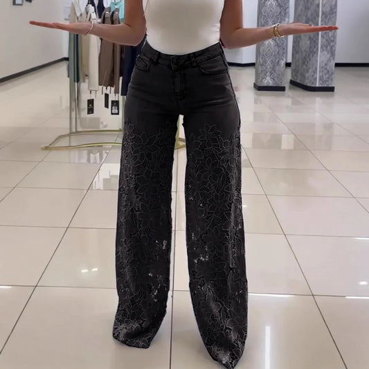 Jeans femme Y2K taille haute à jambes larges avec dentelle florale ajourée, pantalon droit tendance et élégant pour un look mode chic et décontracté.