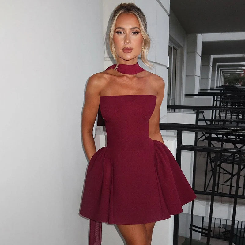 Robe bustier courte sexy femme avec fermeture éclair au dos, élégante et tendance pour soirée ou événement spécial